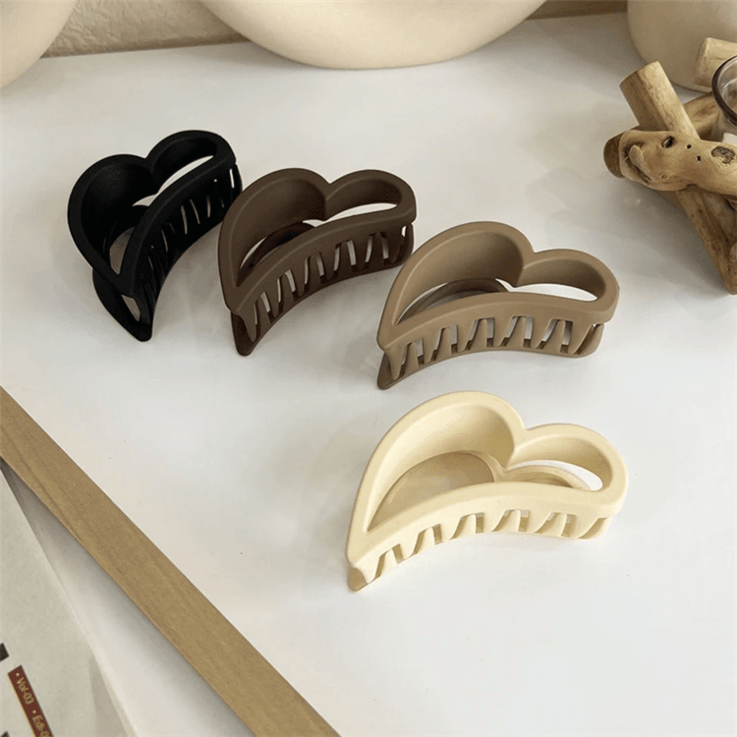 Heart-Shaped Matte Claw Clip - Gummia