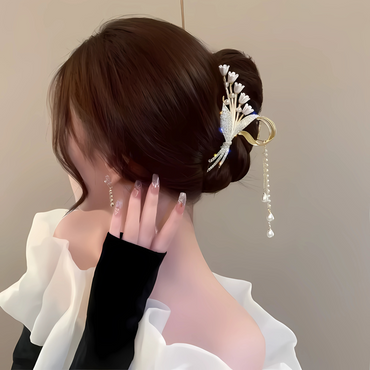 Elegant Crystal Hair Clip for Stylish Updos with Pearl Accents