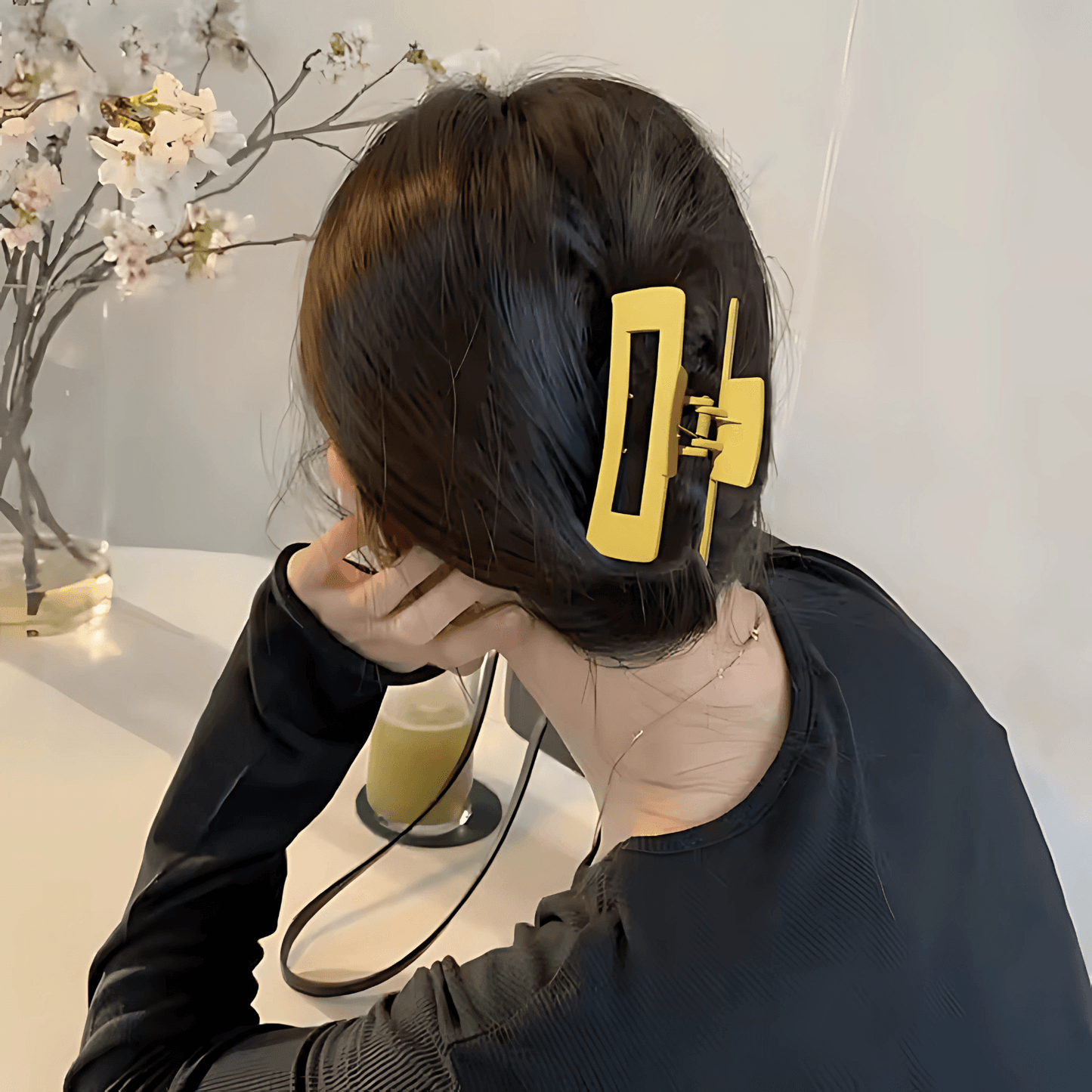 Stylish Matte Rectangle Claw Clip for Women - Gummia