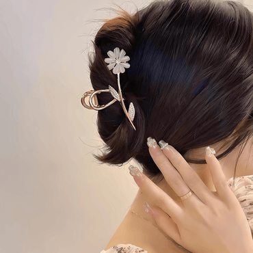 Rhinestone and Pearl Claw Clips - Gummia