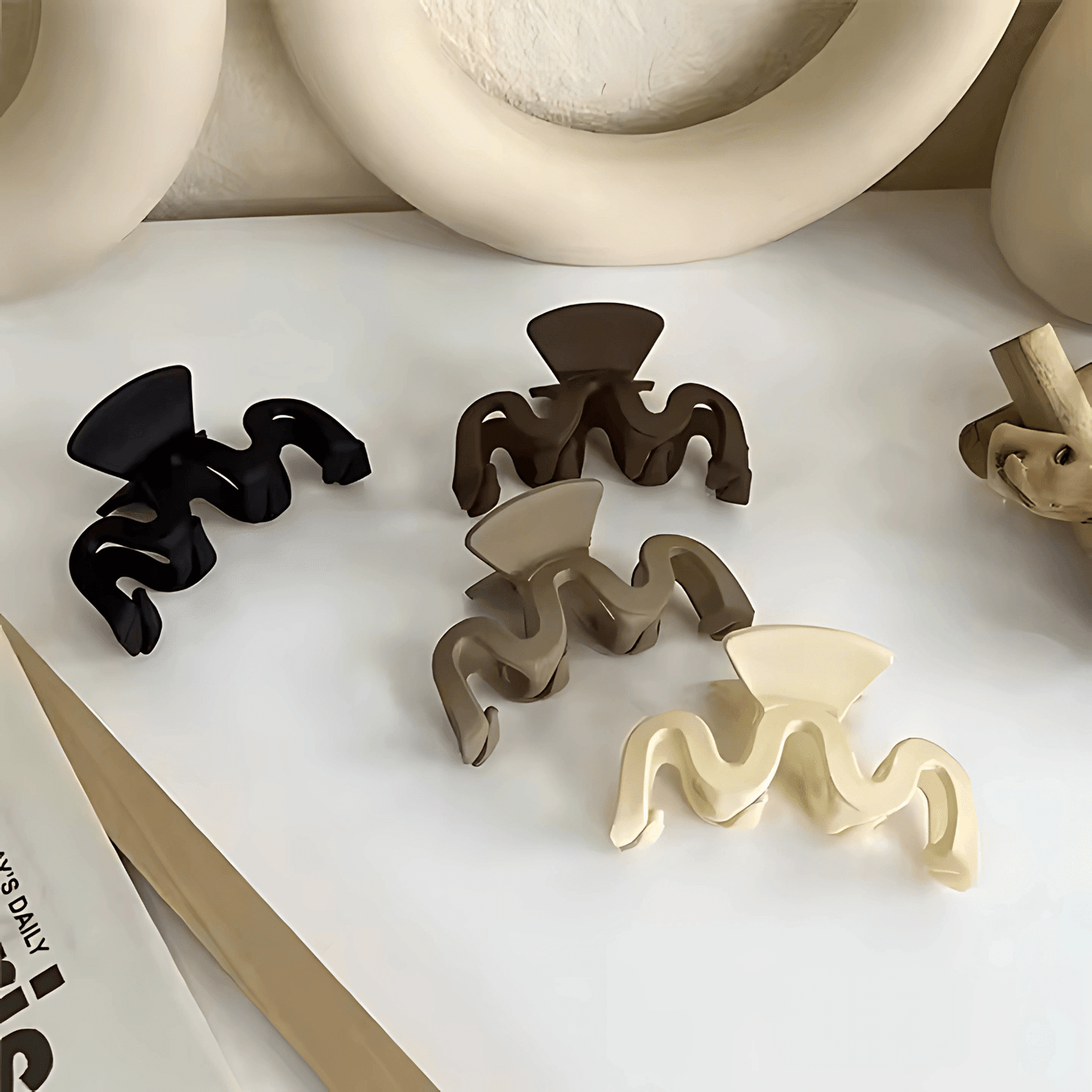 Wavy Matte Hair Claw Clip for Women - Gummia