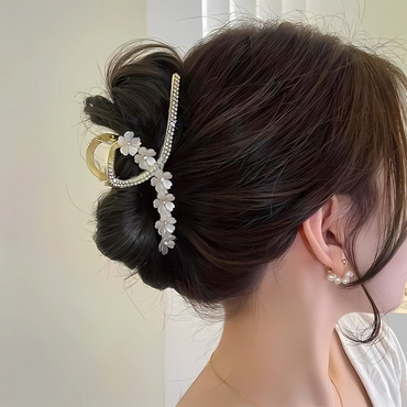 Elegant Crystal Hair Clip for Stylish Updos with Pearl Accents