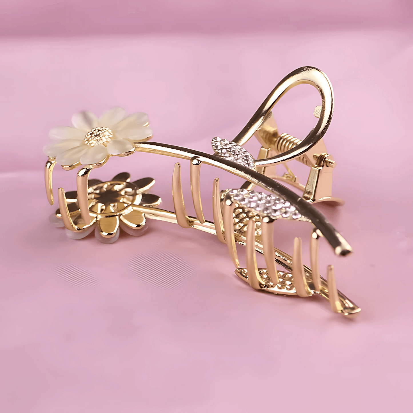 Rhinestone and Pearl Claw Clips - Gummia