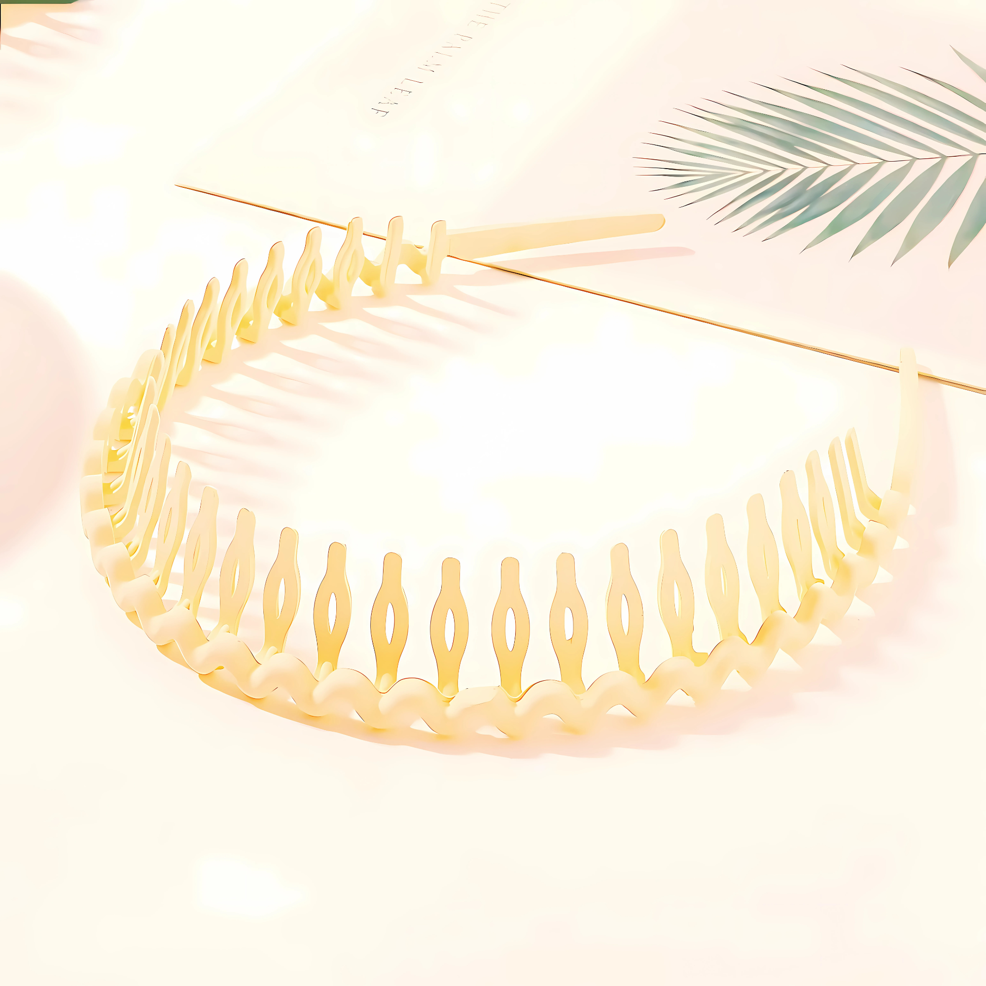 Wavy comb teethed headband