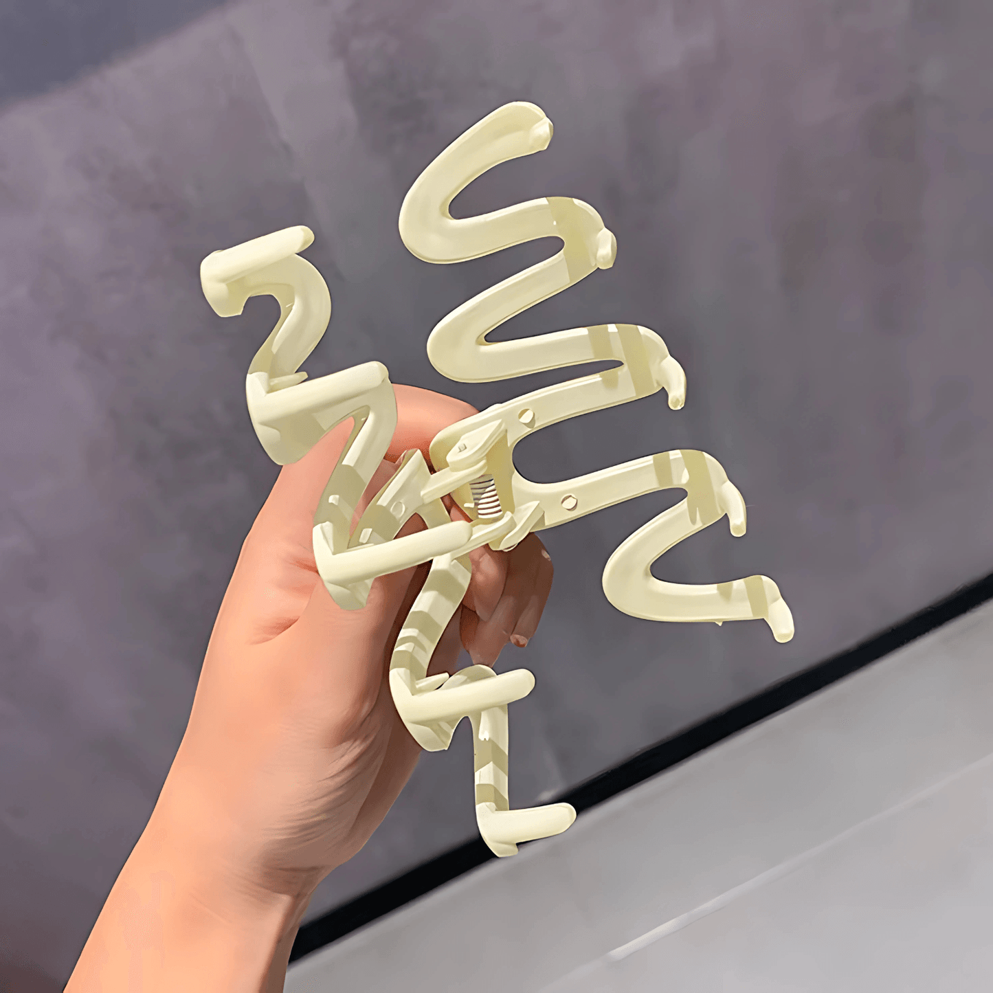 Candy Color Wave Claw Clip Large 11cm - Gummia