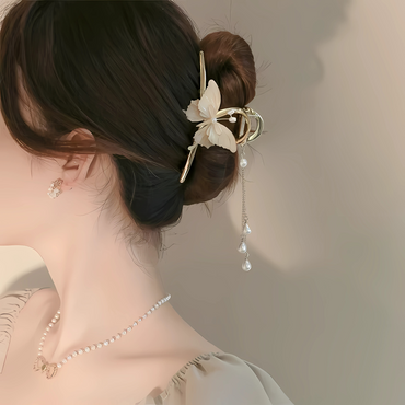 Elegant Crystal Hair Clip for Stylish Updos with Pearl Accents