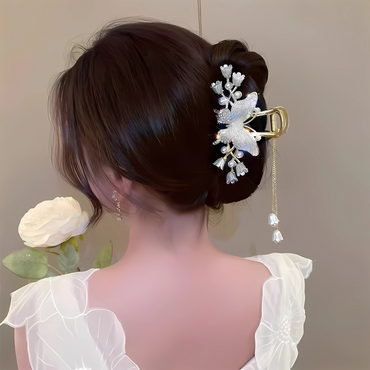 Elegant Crystal Hair Clip for Stylish Updos with Pearl Accents