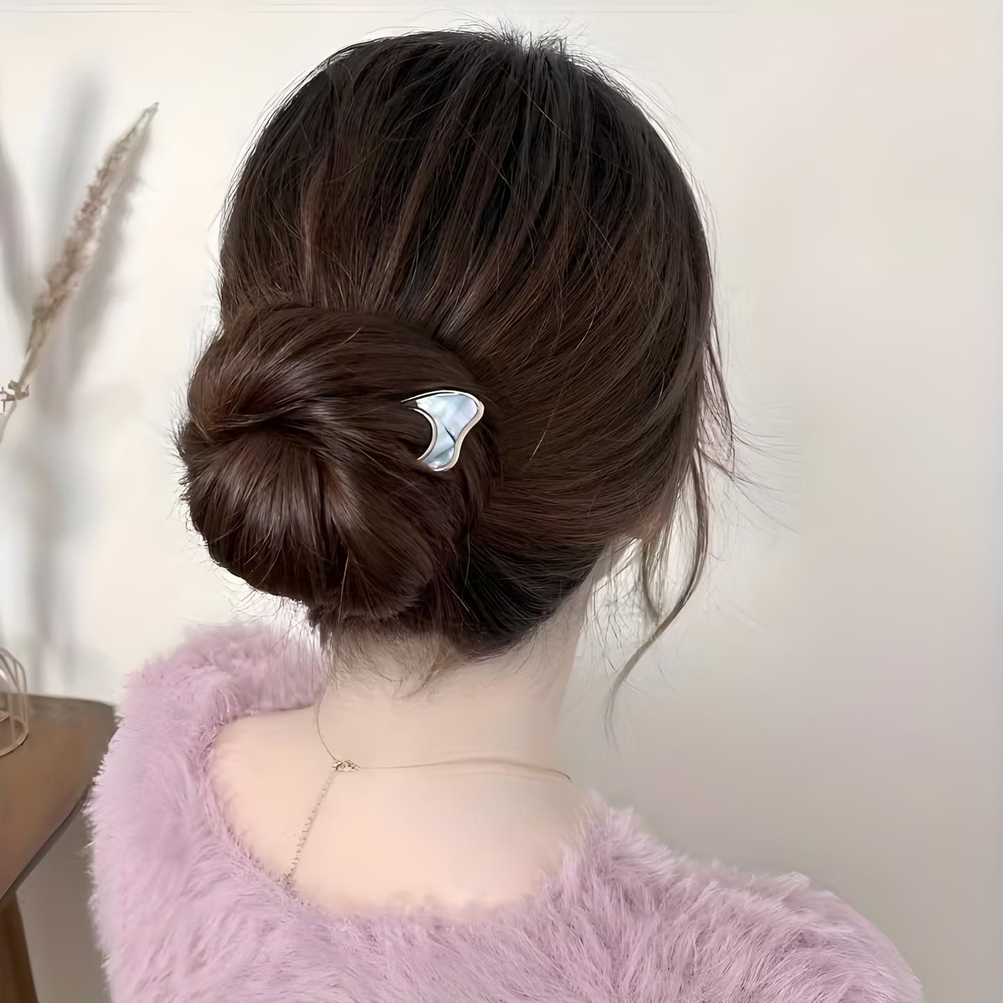 Metal U-Shaped French Gold Hair Pin with marble design